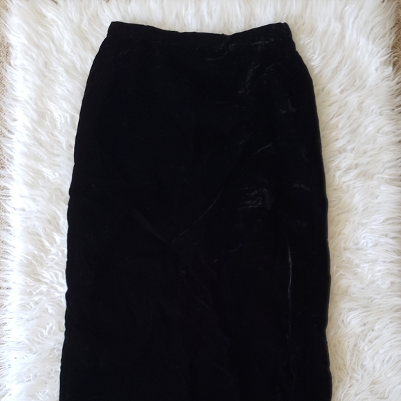 Laura Long Black Velvet Skirt - Picture 2 of 6